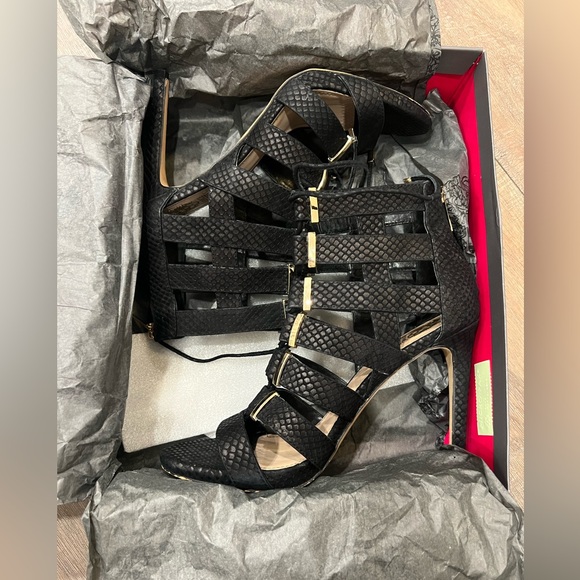 Vince Camuto Black Fish Skin Heels Size 9.5 - Picture 7 of 7